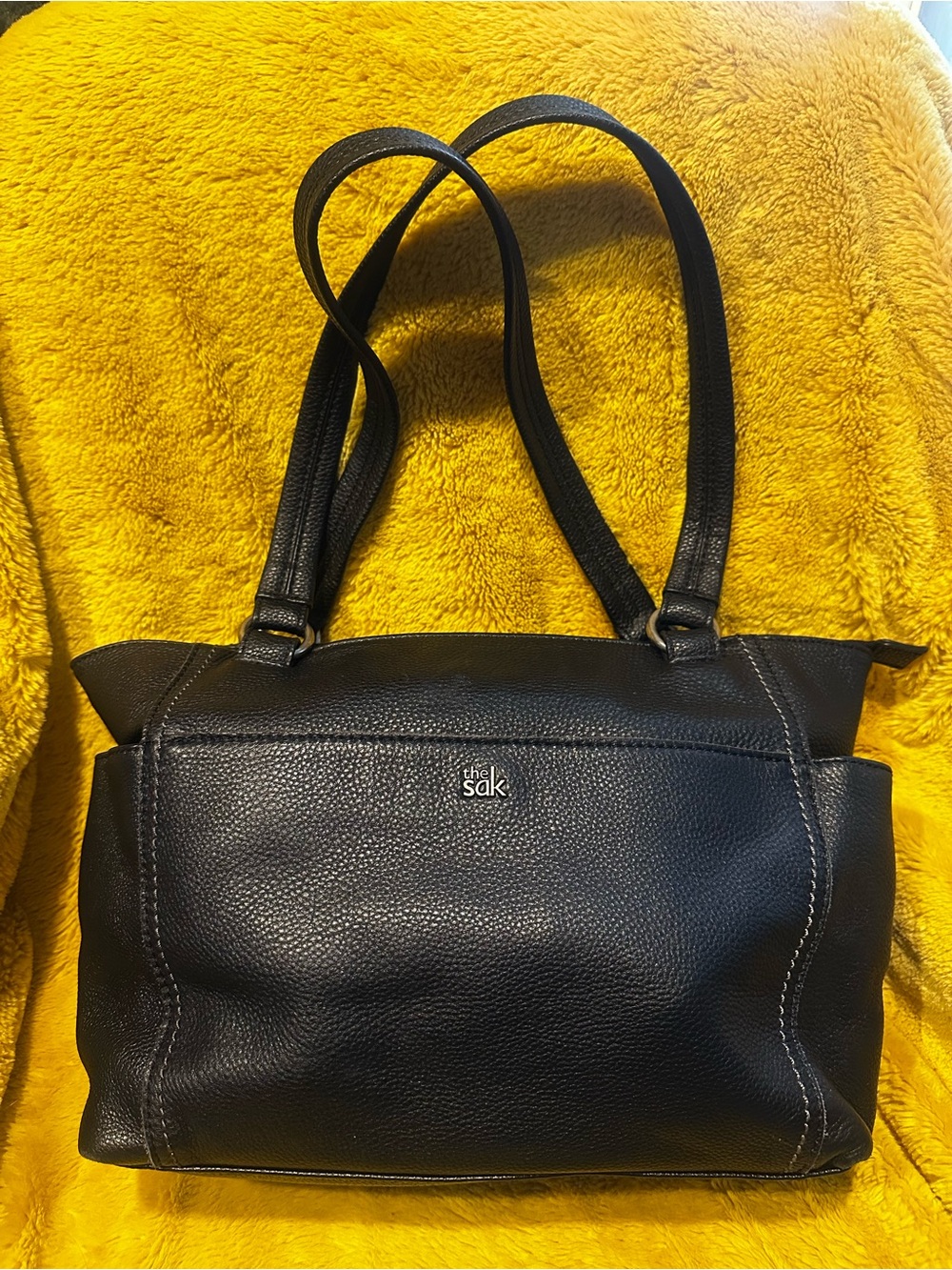 The Sak Black Pebbled Shoulder Bag Zip Closure Outer Pockets Lined Punk Biker
